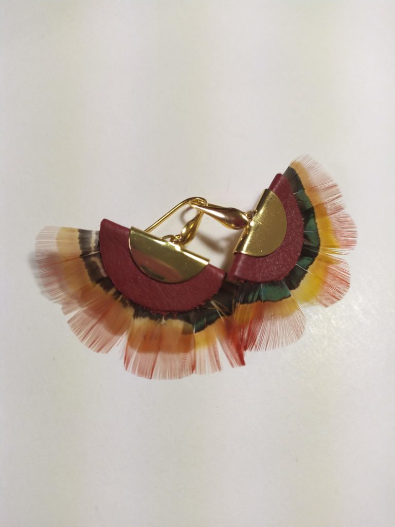 anne kalonji plumassière boucle d'oreille