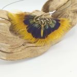Anne Kalonji Plumassière - Création bijoux en plumes naturelles plastron en plumes de faisan doré
