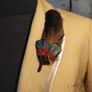 Anne Kalonji Plumassière - création de bijoux en plumes -- Création bijoux en plumes naturelles broche en plumes de faisan