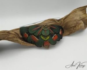 Anne Kalonji Plumassière - Création bijoux en plumes naturelles plastron en plume de faisan