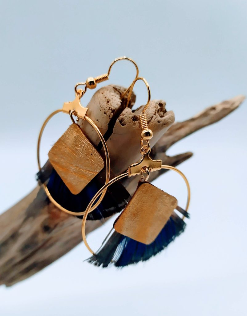 Création bijoux en plumes naturelles - Anne Kalonji Plumassière -