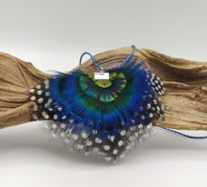 Anne Kalonji Plumassière - Artisan d'art - création de bijoux et de pièces de décoration en plumes naturelles