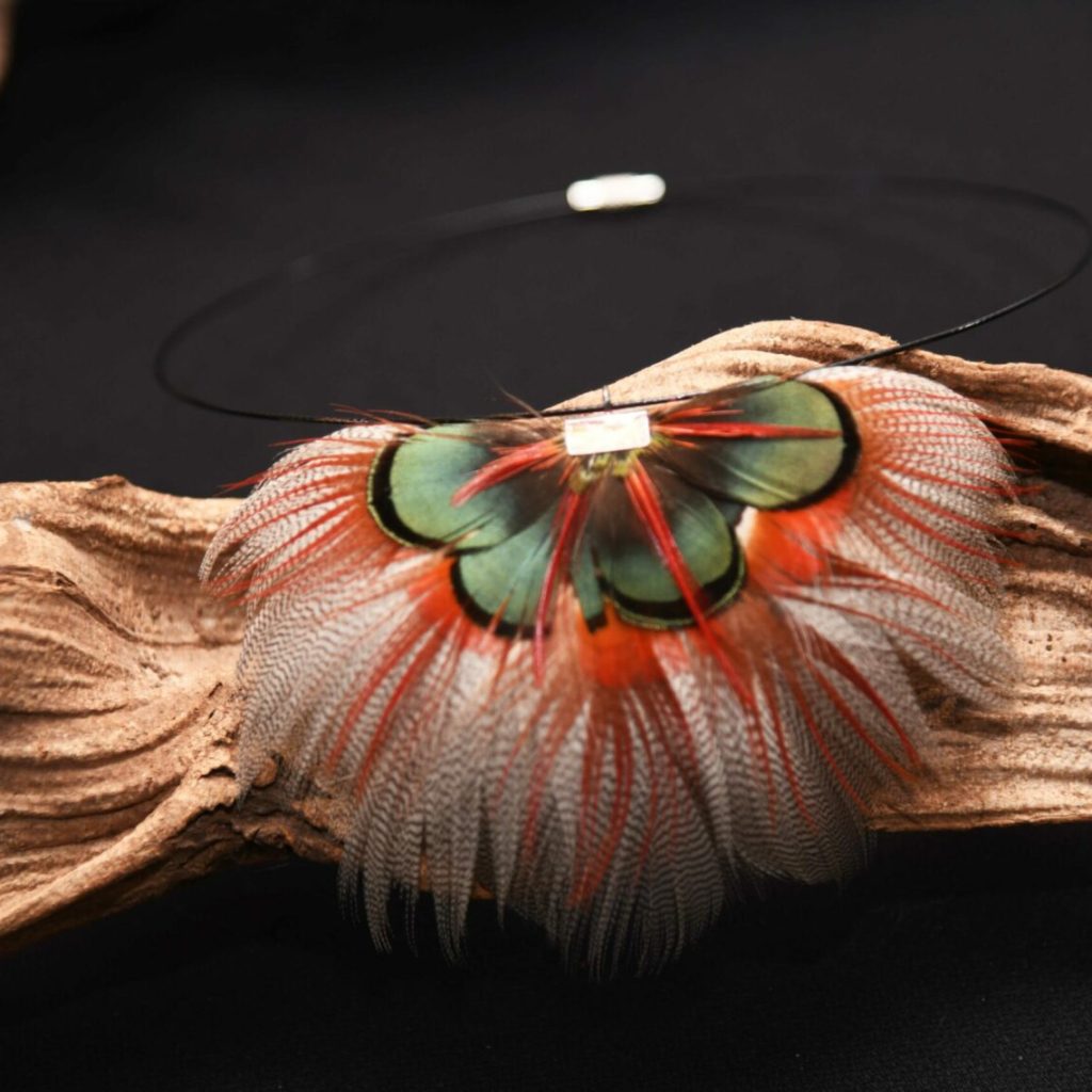 collier plumes de canard et lady A